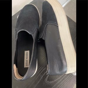 Steve Madden slip on casual shoes. Suede and leather